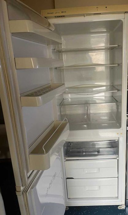 Двухкамерный холодильник Snaige б/у