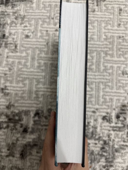 Продаю книгу “Шестерка Воронов”