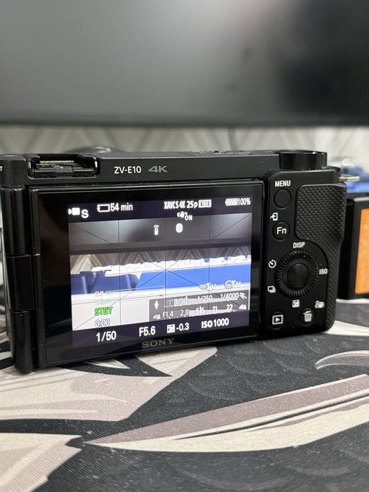 Продам Sony ZV-E 10 16-50kit