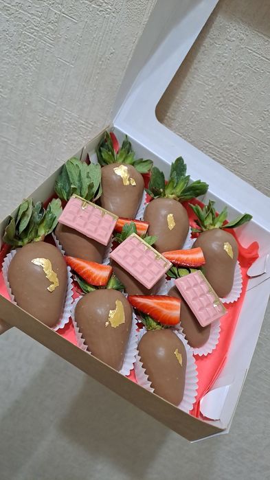 Клубника в шоколаде Астана