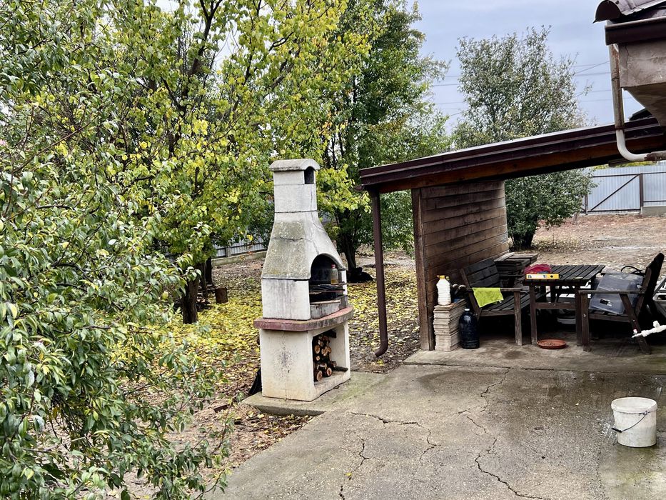 Casa, teren 1000m2 si MARKET in Suraia