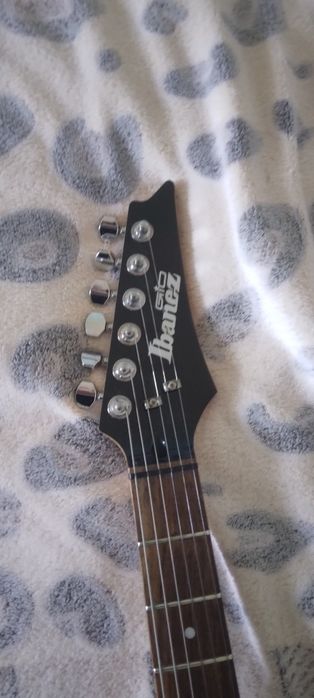 Електрическа китара Ibanez  Gio в комплект с кубе Behringer и ефект