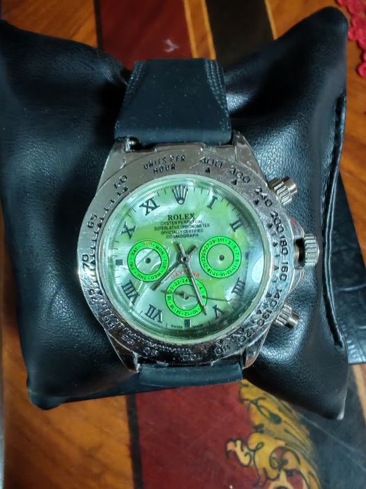 Ceasuri de dama și bărbați  200 de lei bucata