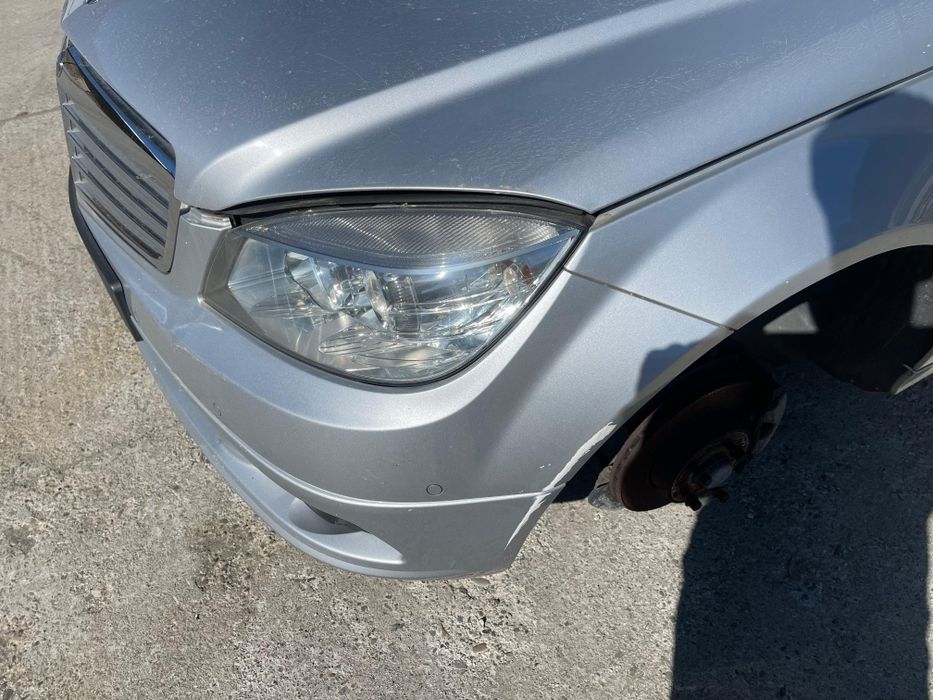 Fata mercedes w204 faruri, capota, grila, aripi