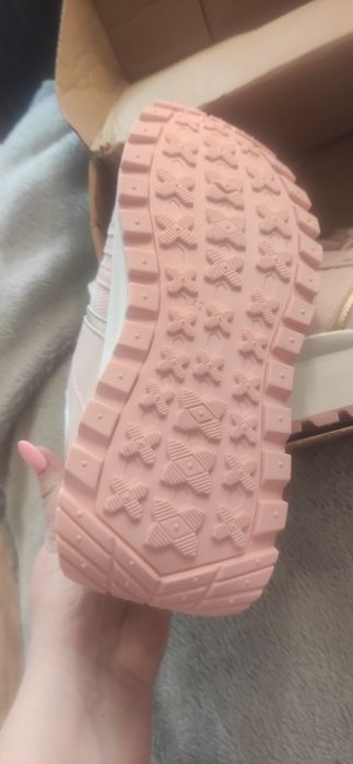 Женские кроссовки на платформе