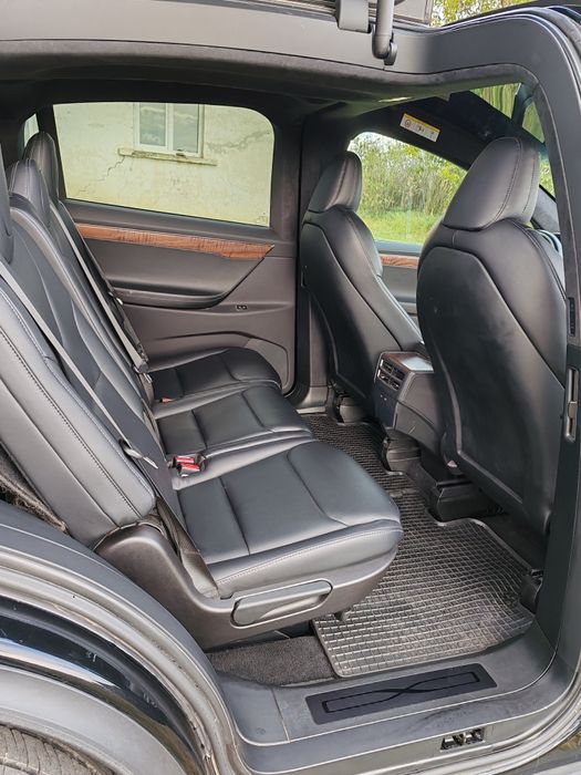 Tesla model X, long range