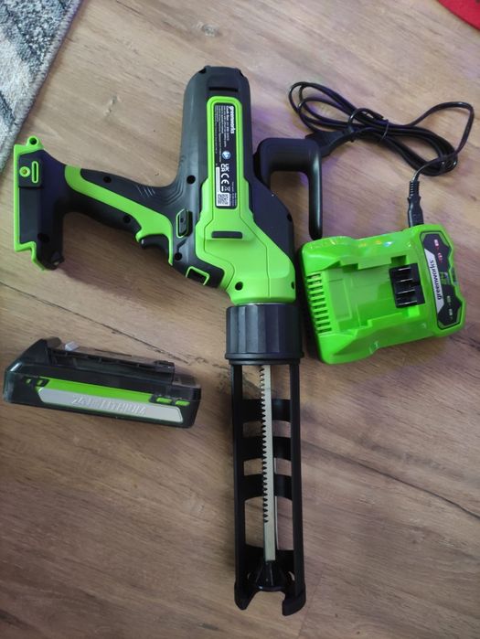 Scule noi de vânzare