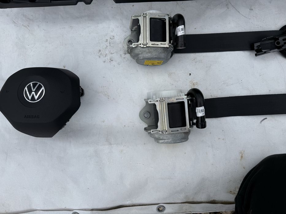 Арматурно Табло с Аербег ОРИГИНАЛНО / GOLF 8 V||| 2021г. ГОЛФ 8 / 2бр. Предни колани / Аербег Волан / Airbag