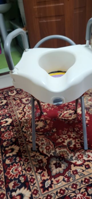 Продам подставку на унитаз