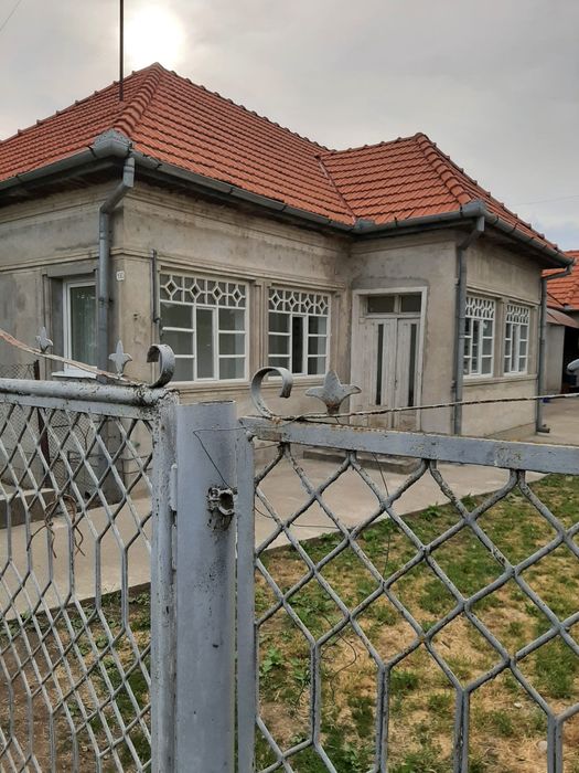Vand Casa, curte si gradina