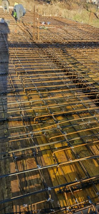 Construcții la rosu