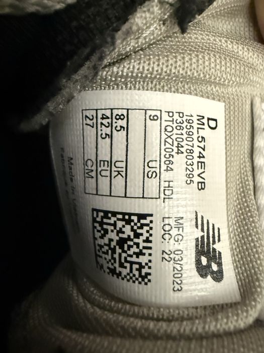 Ветровка Ellese, чанта Napapijri, обувки New Balance 574