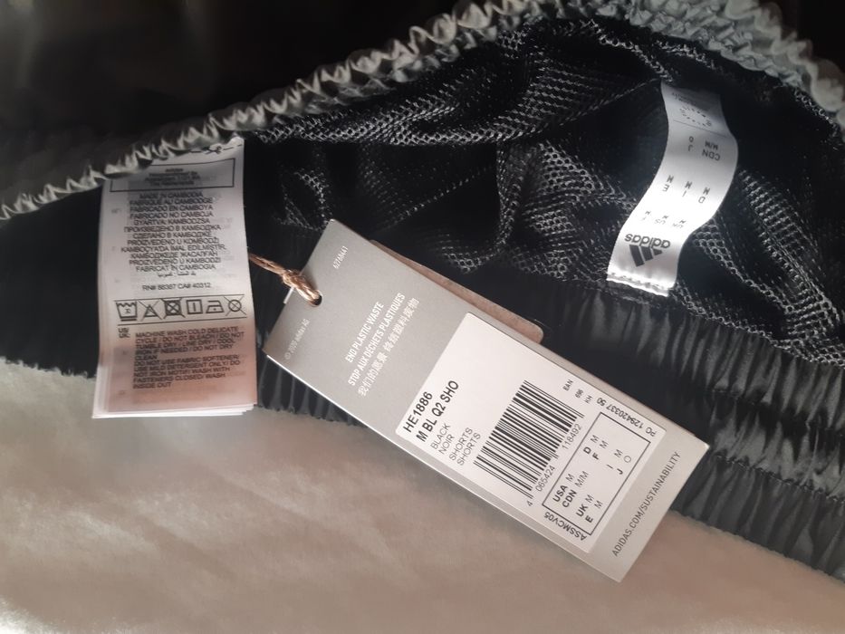 НОВИ оригинални! Къси панталони Adidas