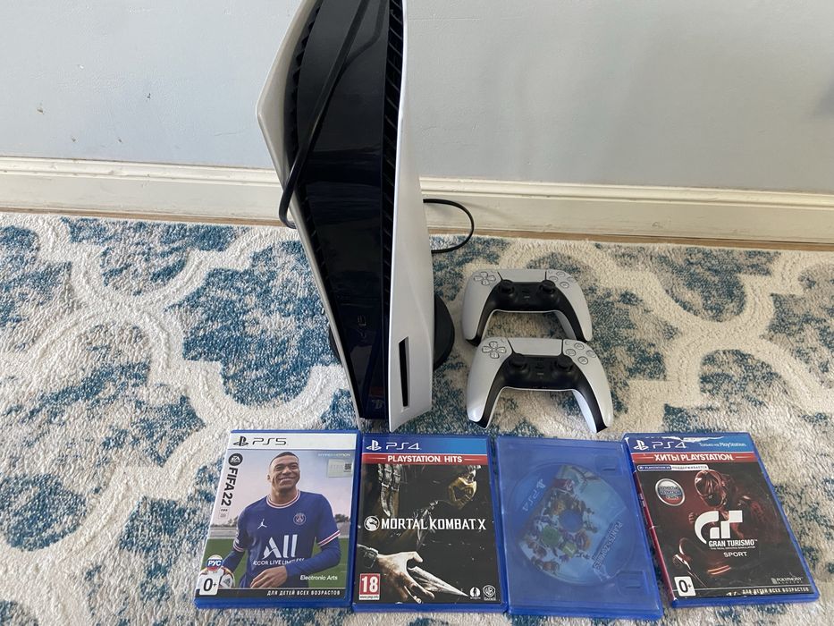 PS5 приставка, в отличном состоянии.