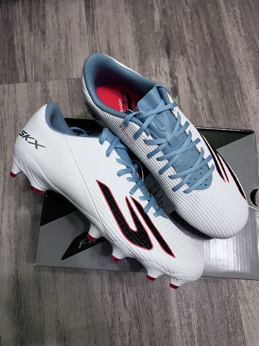 Ghete de fotbal cu crampoane Skechers noi nr.40 si 41