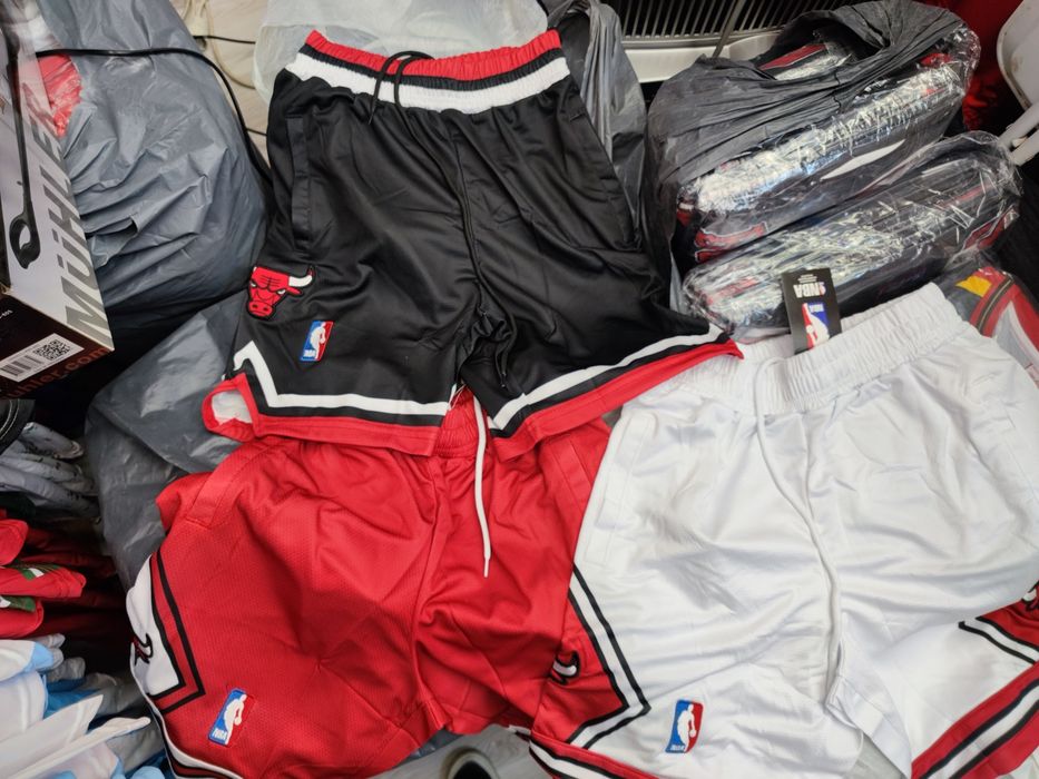 Баскетболни шорти на La Lakers и Chicago Bulls