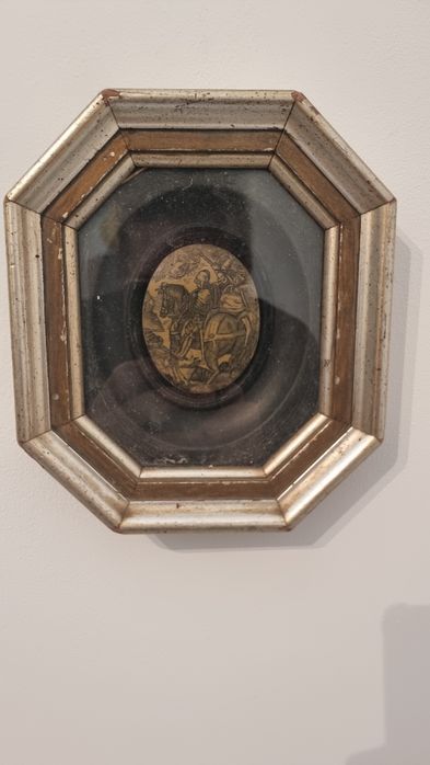 Miniatura veche in rama octogonala lemn / cavaler medieval