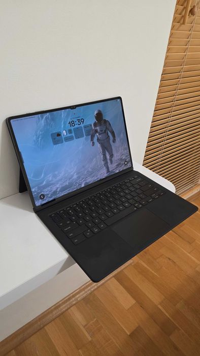 Samsung Galaxy Tab S8 Ultra 5G (390€) + Оригинален калъф с клавиатура (90€)