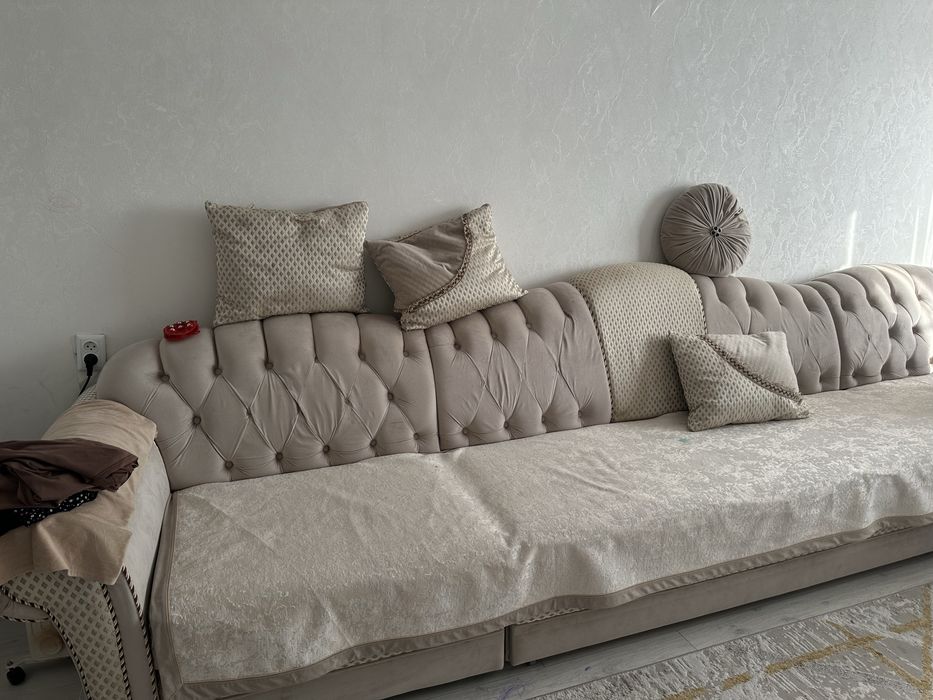 Продоется диван 4метр