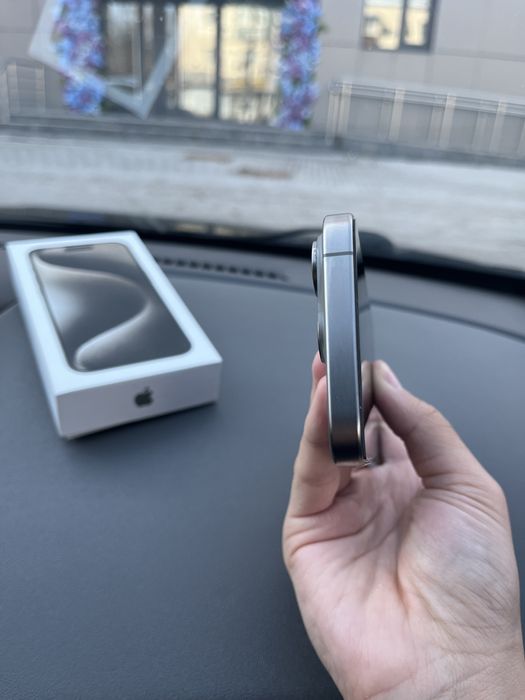 Iphone.15 pro. Apple watch 3. В месте.