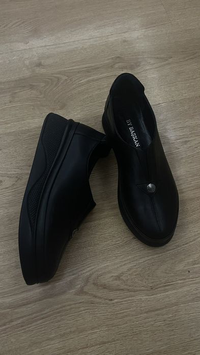 Обувки само пробвани