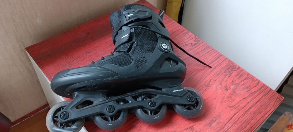 Продам коньки роликовые.