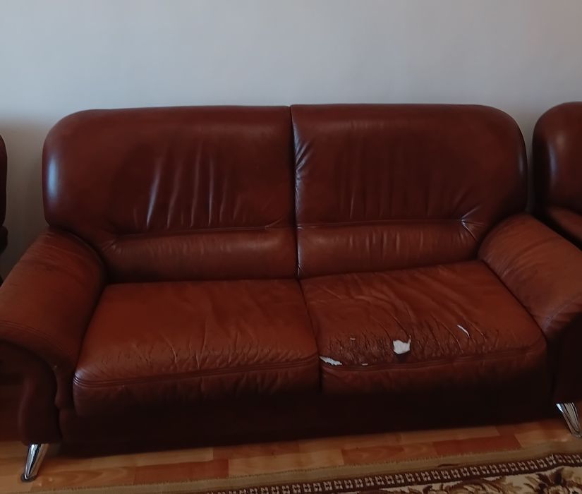 Продается комплек диваны кожанный