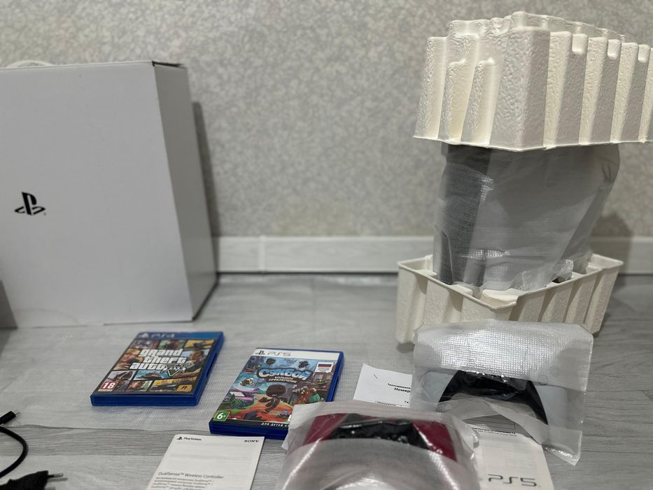 Продам новый playstation 5 box 1tb