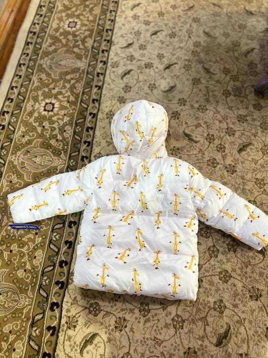 Яркая детская куртка с жирафами из США