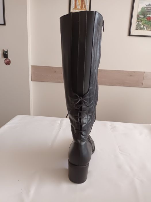 Ботуши естествена кожа.