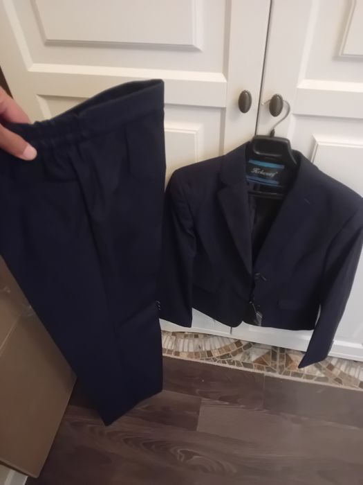 Продам костюм для девочки.Производство Турция .новый.цена:10000тг