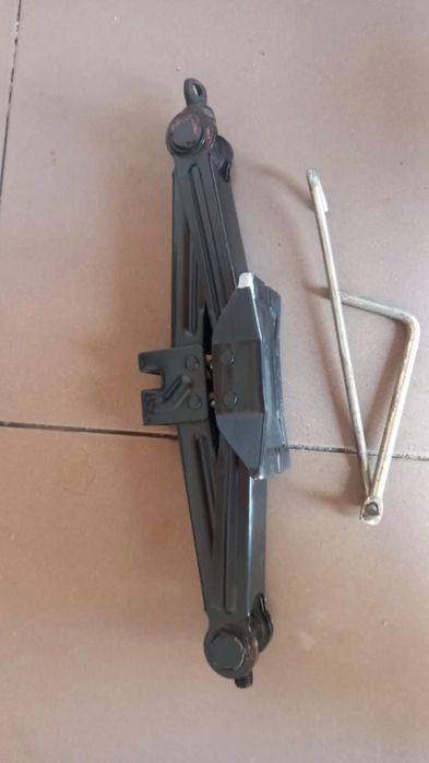 Продам оригинал домкрат, кльуч крестовой