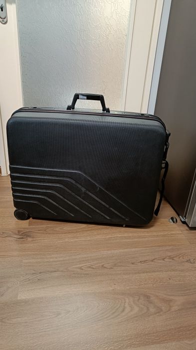 Куфар President – Твърд корпус, с кодова ключалка