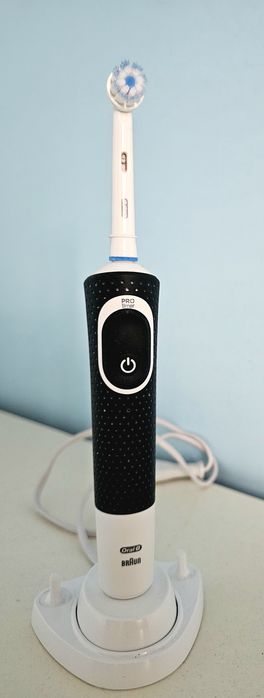 Електрическа четка за зъби ORAL B