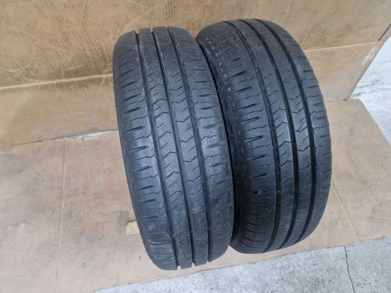 2 Nexen R15C 215/70
летни бусови гуми DOT2016