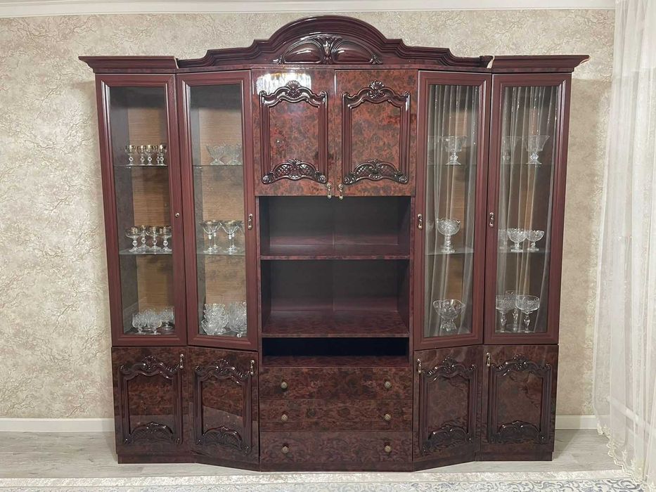 Стенка горки для гостиной комнаты.