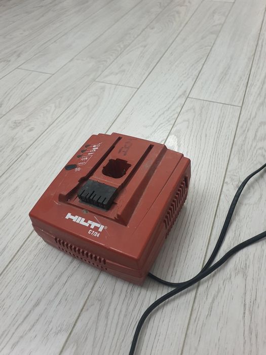 Vând incarcator hilti C7/24