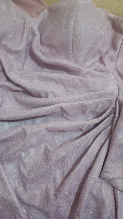 Бутикова рокля с един ръкав