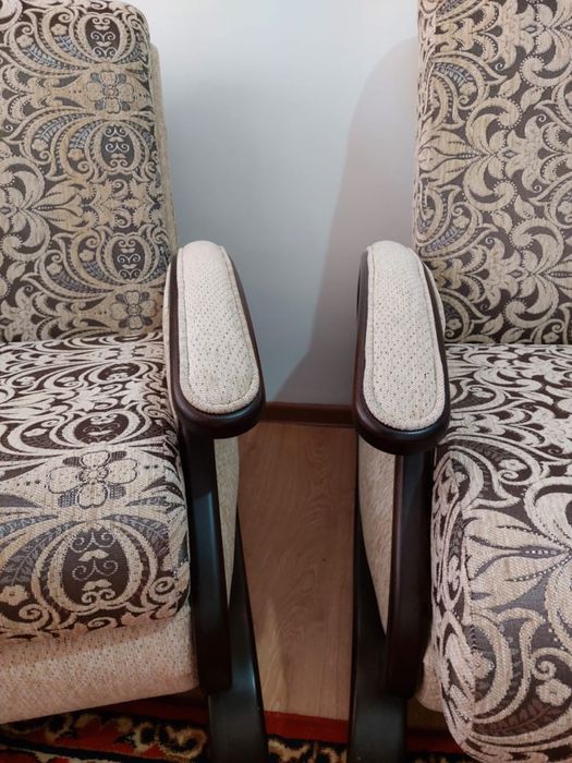 Продам диван с 2 креслами