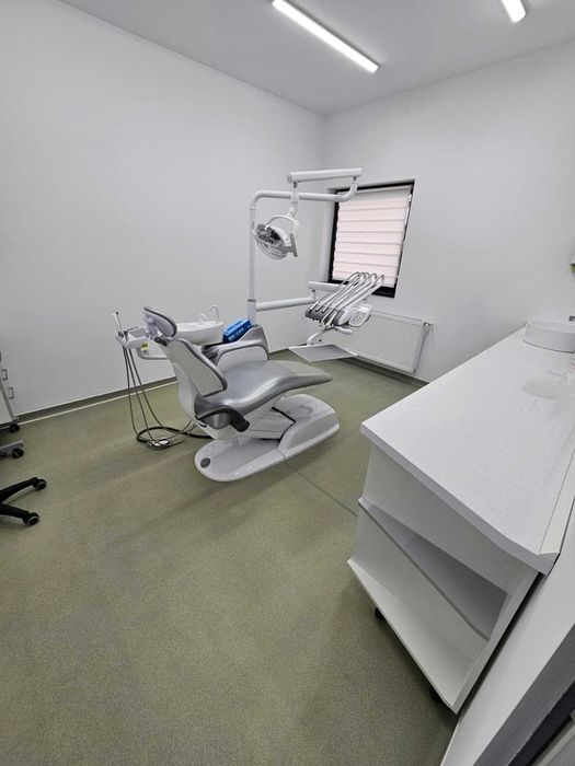 Inchiriez clinică stomatologie