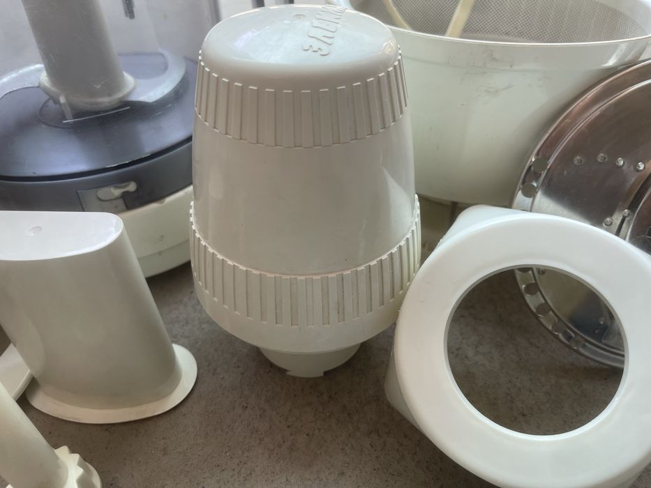 Продам кухонный комбайнь !Бренд:Элекма