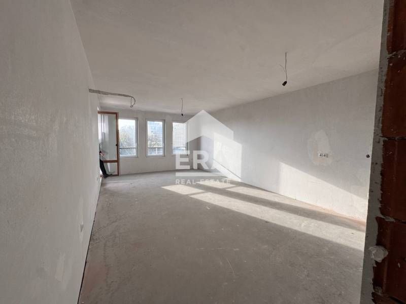 Тристаен апартамент за продажба - Св.св. Константин и Елена, Варна