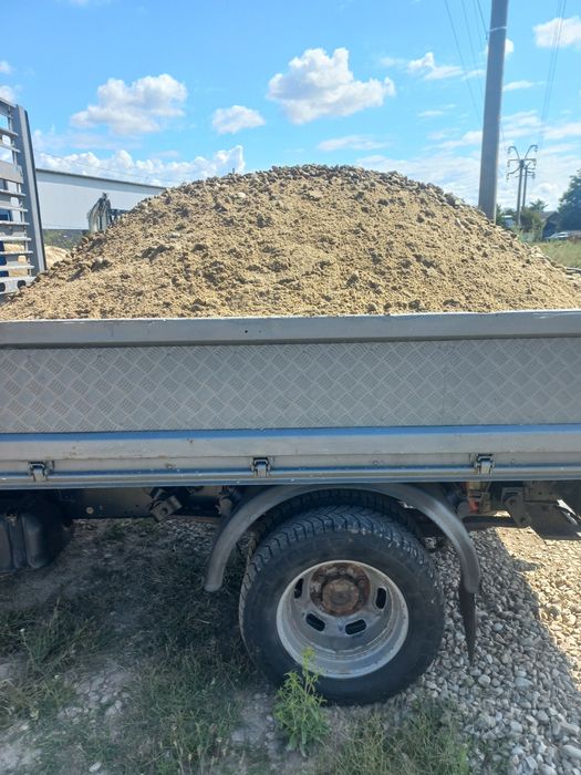 Transport agregate și moloz la preț avantajos – nisip, piatră, pământ