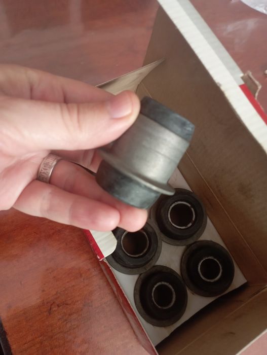 Шарниры рычагов передней подвески Ваз