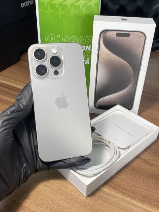 iPhone 15 Pro• 256 GB • Natural Titanium