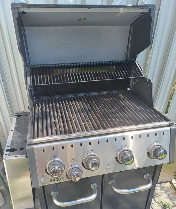Gratar gaz BROIL KING 440 nou, nefolosit niciodata, doar montat, a stat sub husa, cu butelie noua,