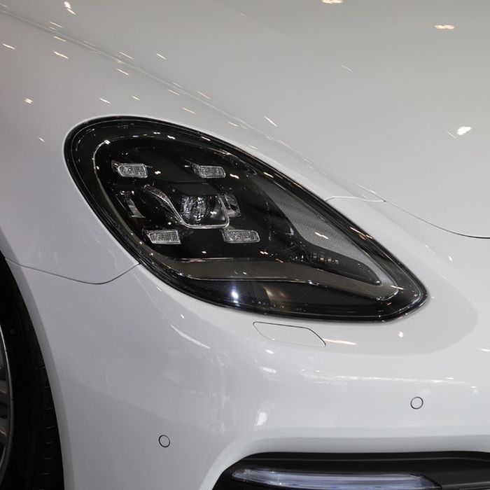 Стекло фар Porshe Panamera