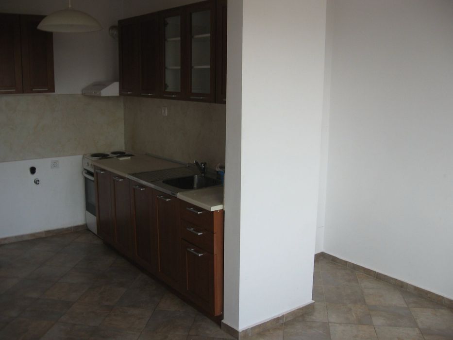 Дава се под наем Тристаен апартамент в Варна, Бриз - 80 кв.м за 500 € - Снимка #1