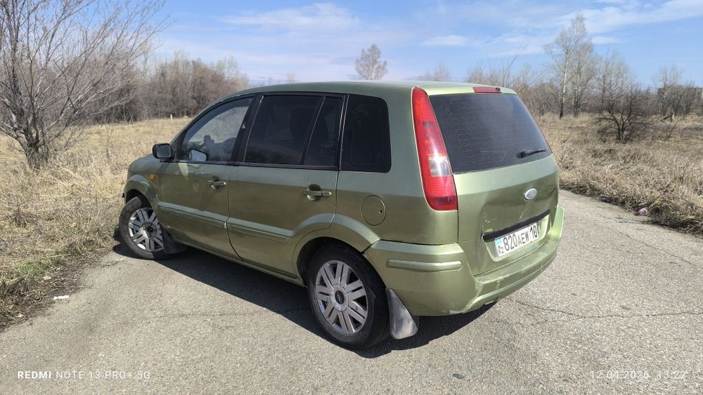 Автомобиль форд фьюжн