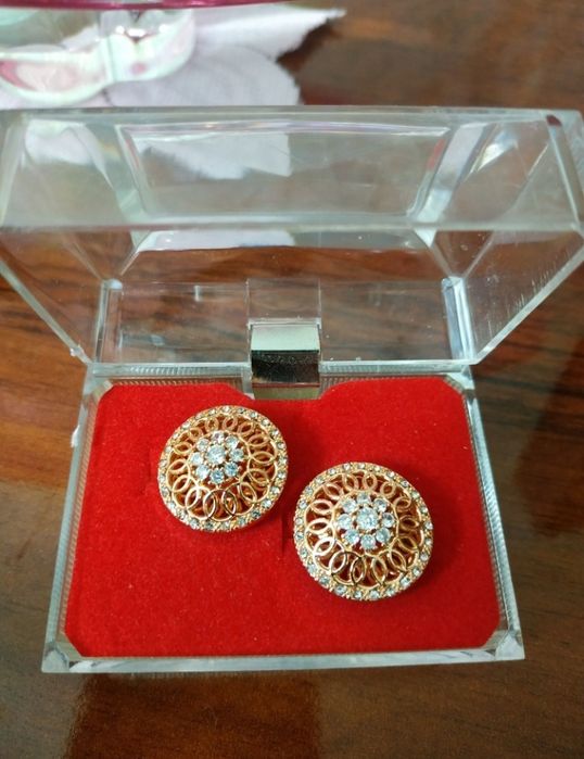 Серьги под золото с александритом.